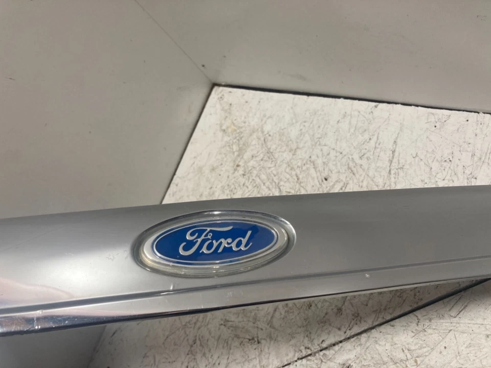 Ford LTD 1983-1984 capó nariz delantera moldura moldura con emblema E3DB-16790-AD 36571 Foto 4 de 4