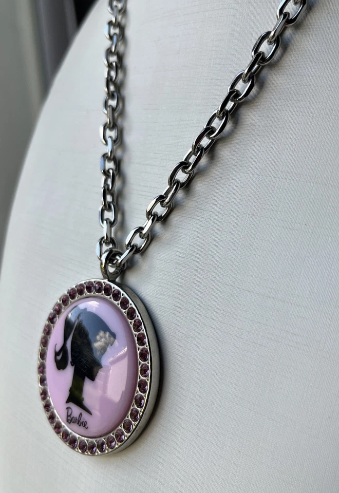 Collar Colgante Vintage Tarina Tarantino Rosa Cola de Caballo Barbie Silueta Y2K Foto 3 de 4