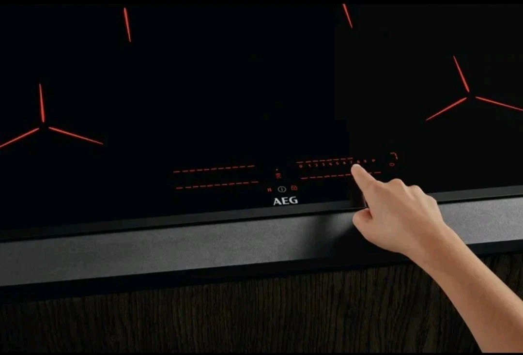 AEG IPE84531FB 78cm Induction Hob - Black brand new exdisplay never used. no box
Opens in a new wind