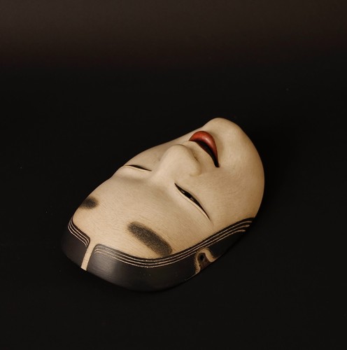 Japanese Koomote Mask depicting a young woman who is not yet twenty ZF87 - Picture 13 of 18