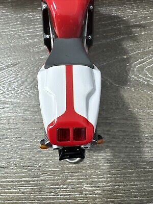 1/12 Minichamps Ducati Desmoquattro 996R Monoposto Red 1/12 Minichamps Ducati Desmoquattro 996R Monoposto Red