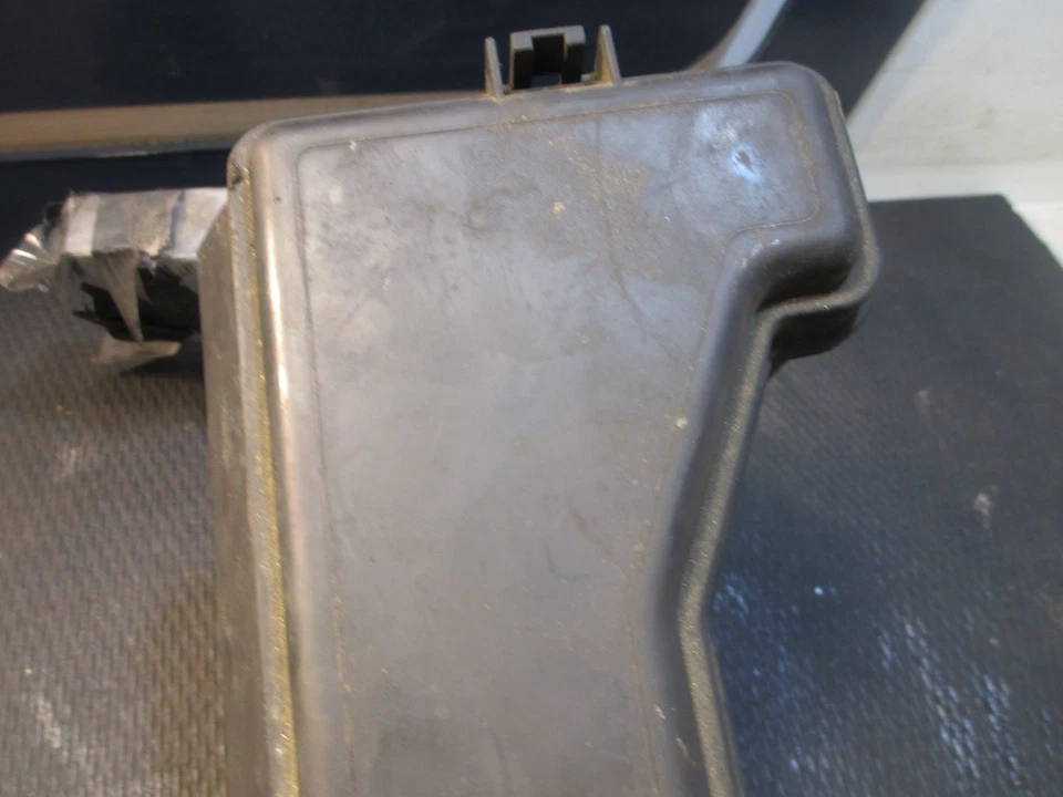 Nissan Sentra SE QR25DE 2003 OEM bloque de caja de fusibles del motor debajo del capó Foto 4 de 4