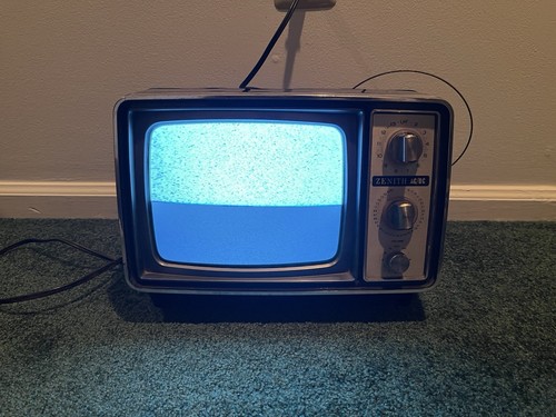 Zenith CRT (1981) AC/DC 9" Black & White Portable TV 120V Model N092Y - Working! - Picture 22 of 22
