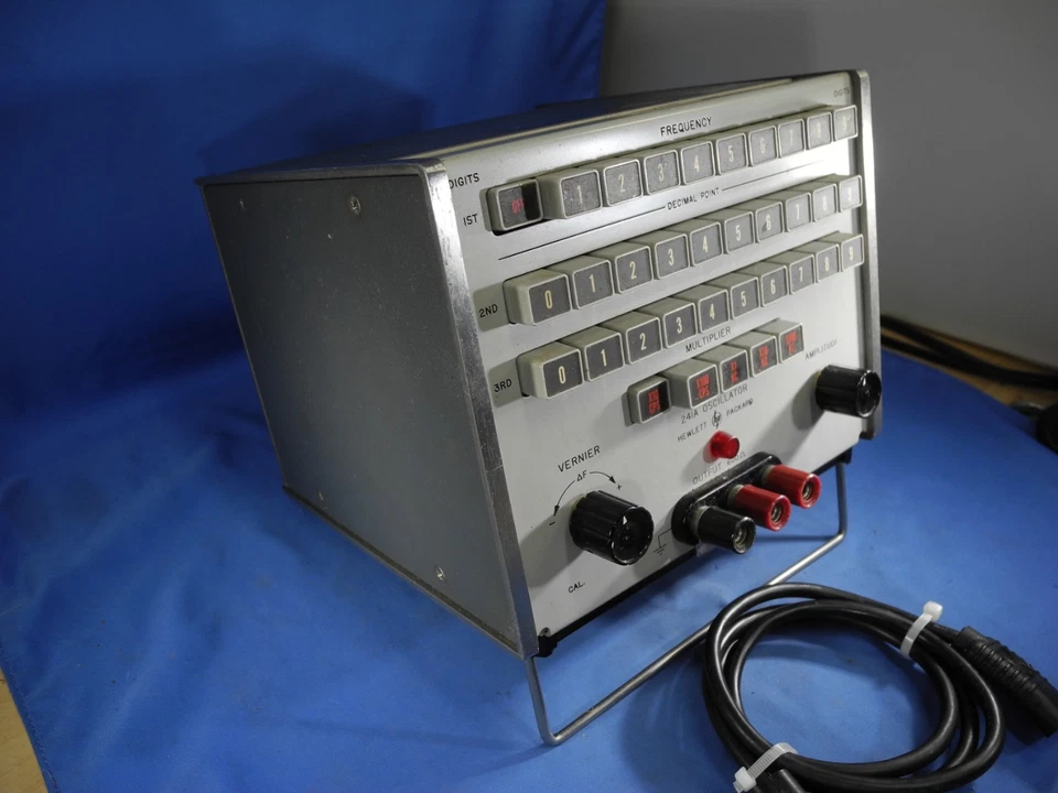 HP 241A  10 Hz to 999 kHz Pushbutton Oscillator NICE!!!  (Free & Fast Shipping!) - Image 4 of 4