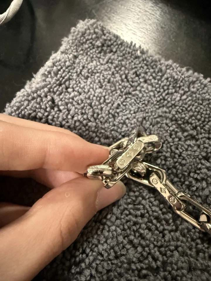 Pulsera cadena monograma LOUIS VUITTON M003008 latón tono plata talla mediana 7,5" Foto 4 de 4