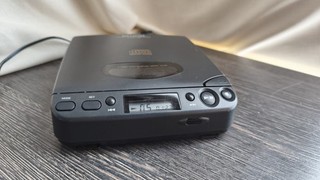 Vintage Denon DCP 70 CD Player Portable Compact Disc mit Netzteil