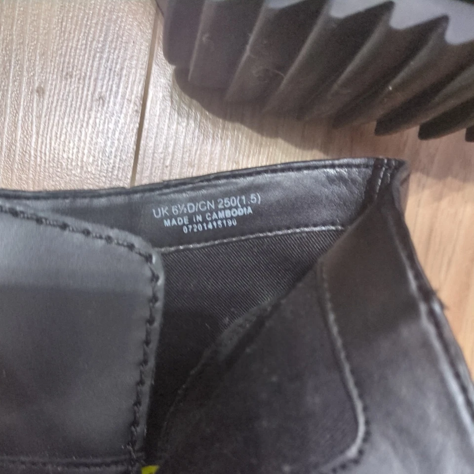 Women's black leather boots  ankle  height  high heels size 6.5  - Image 4 of 4