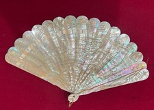 ANTIQUE MOTHER OF PEARL HAND FAN