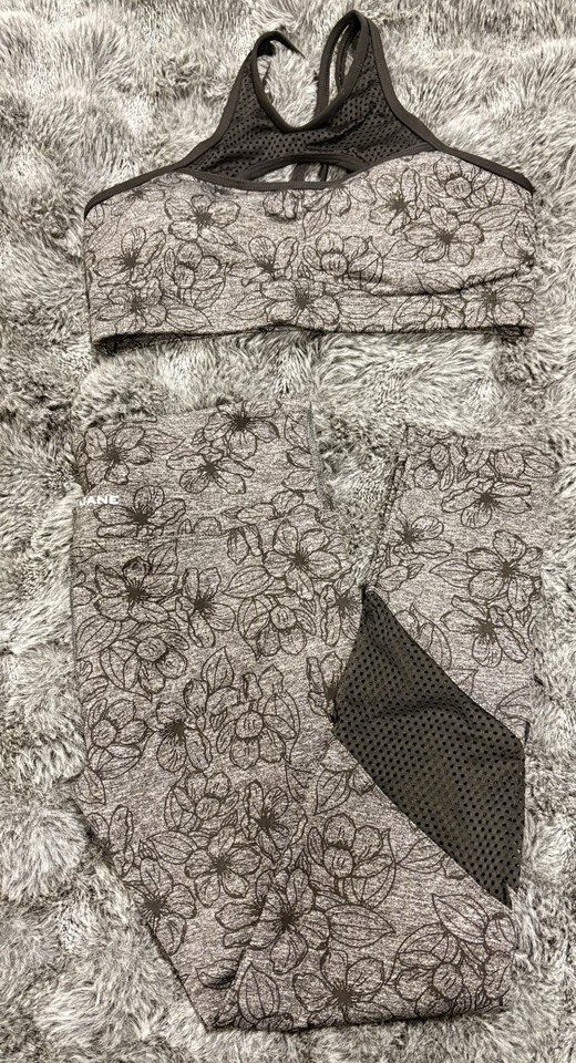 Lorna Jane Grey Flower Sketch Designer Gym Set Size M