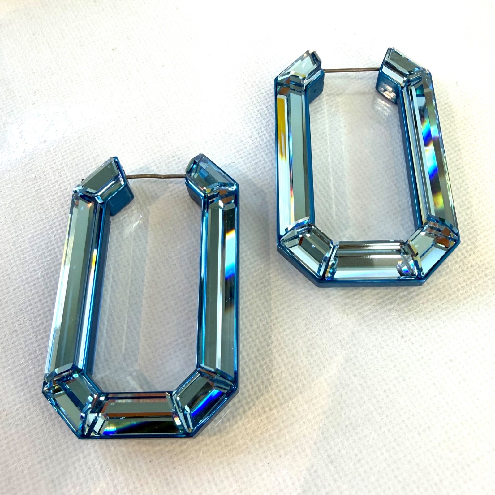 SWAROVSKI Lucent Hoop Earrings Blue Vibrant Crystal Octagon 5633950 NEW in Box
