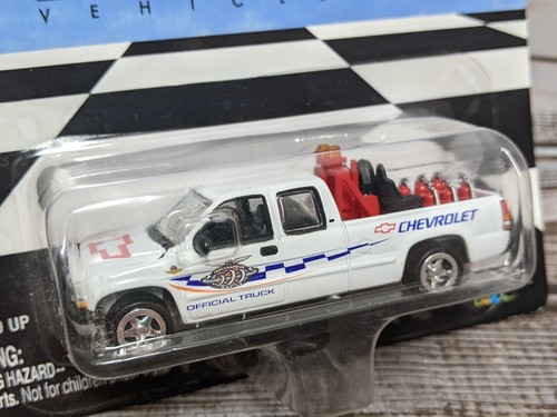 JOHNNY LIGHTNING Indy 500 RACE EMERGENCY VEHICLES 1:64 Scale Chevy Truck - Picture 2 of 9