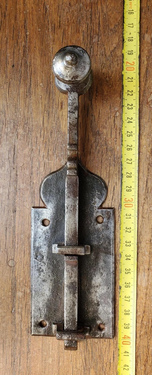 Paire De Portes De Placard XIXe En Sapin Massif Avec Ferronnerie