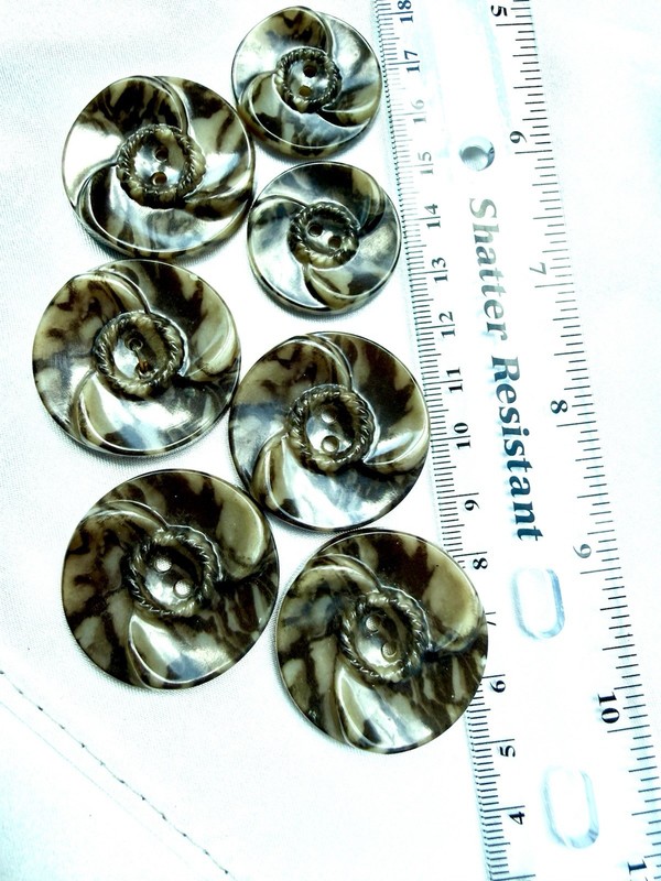 (7) VINTAGE 1-1.25” MOTTLED Brown BEIGE TONES LAVAHORN 2-HOLE BUTTONS 2 SIZES