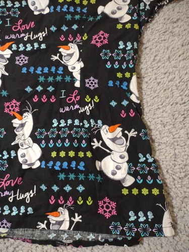 Disney's Frozen Olaf I Love Warm Hugs Scrub Top With Pockets Size S - Picture 14 of 14