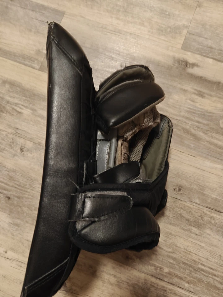 Warrior Ritual G5 Regular. Size Int..Right Goalie Glove - Image 4 of 4