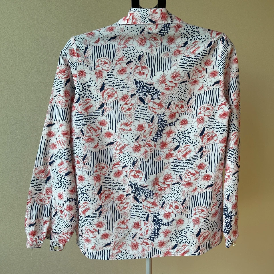 Blusa Floral Feminina Vintage Manga Longa Mrs. Roper Vibes Média/Grande - Imagem 3 de 4