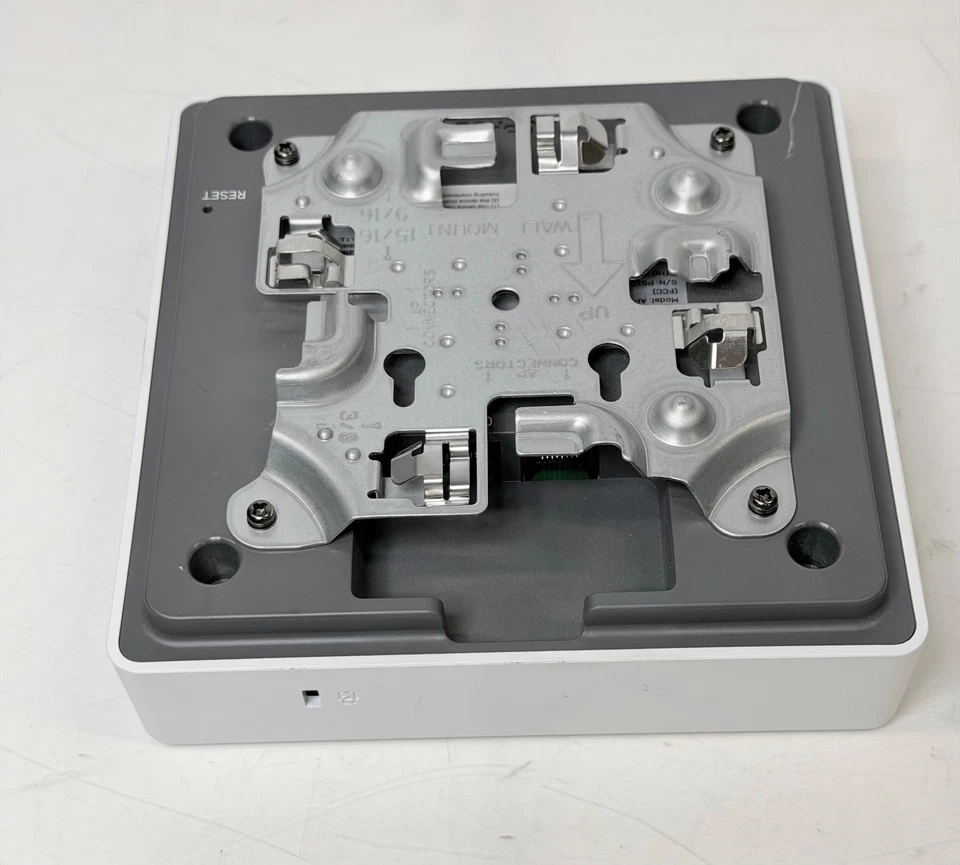 Sophos APX 320 Access Point - includes Mounting Bracket - Image 2 of 4