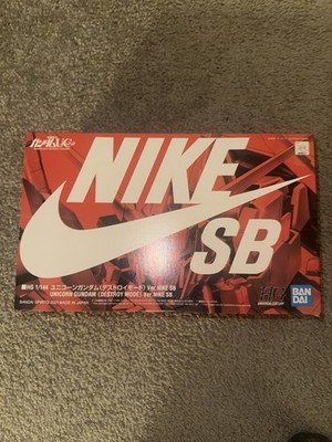 Bandai HG 1/144 RX-0 Unicorn Gundam (Destroy Mode) Ver. Nike SB Model Kit