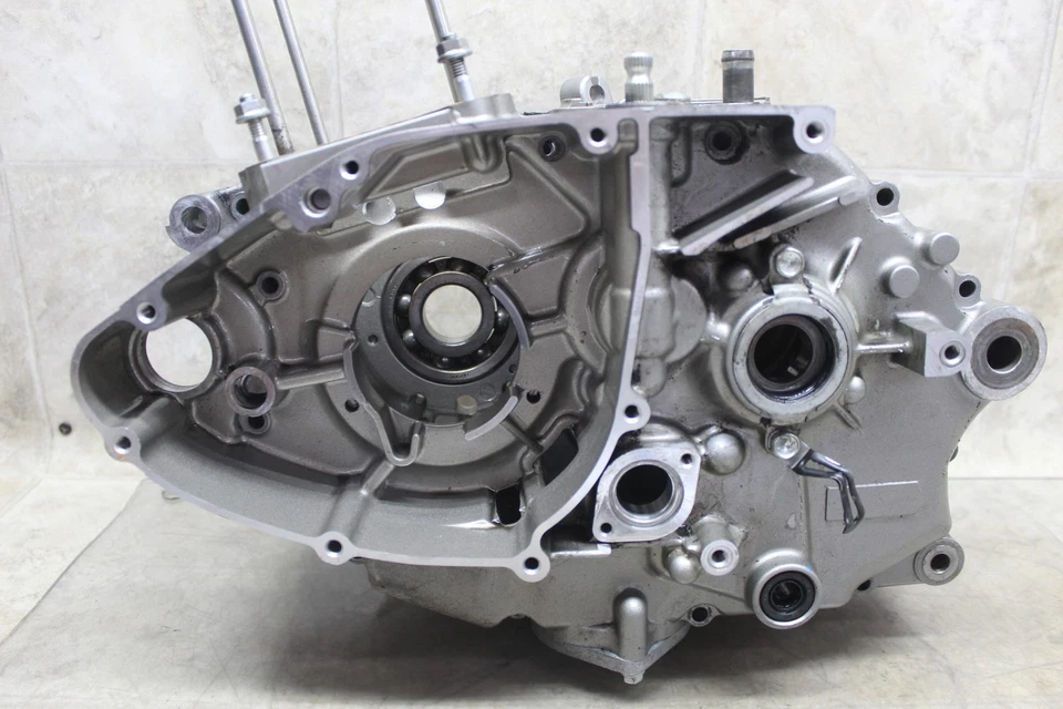 15-19 Suzuki Dr200s 2013 Dr200se motor izquierdo derecho cárter cárter cárter Foto 2 de 4