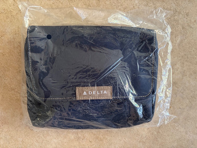 VTG Delta Airline Travel Bag Navy Amenity Kit NEW Sealed