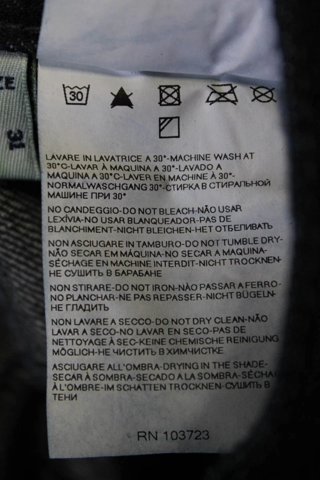 Pantalones de mezclilla Armani para mujer con cremallera tiro alto lavado oscuro pierna recta azul 31 Foto 4 de 4