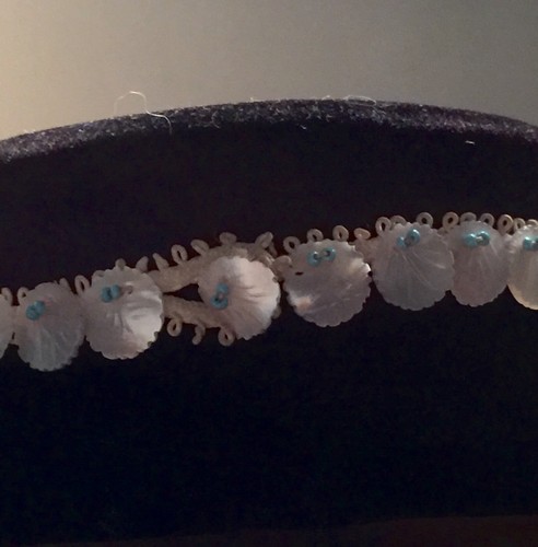 ANTIQUE MOTHER OF PEARL ON BRAID WITH TURQUOISE BEADS 14" SMALL CHOKER - Picture 4 of 11