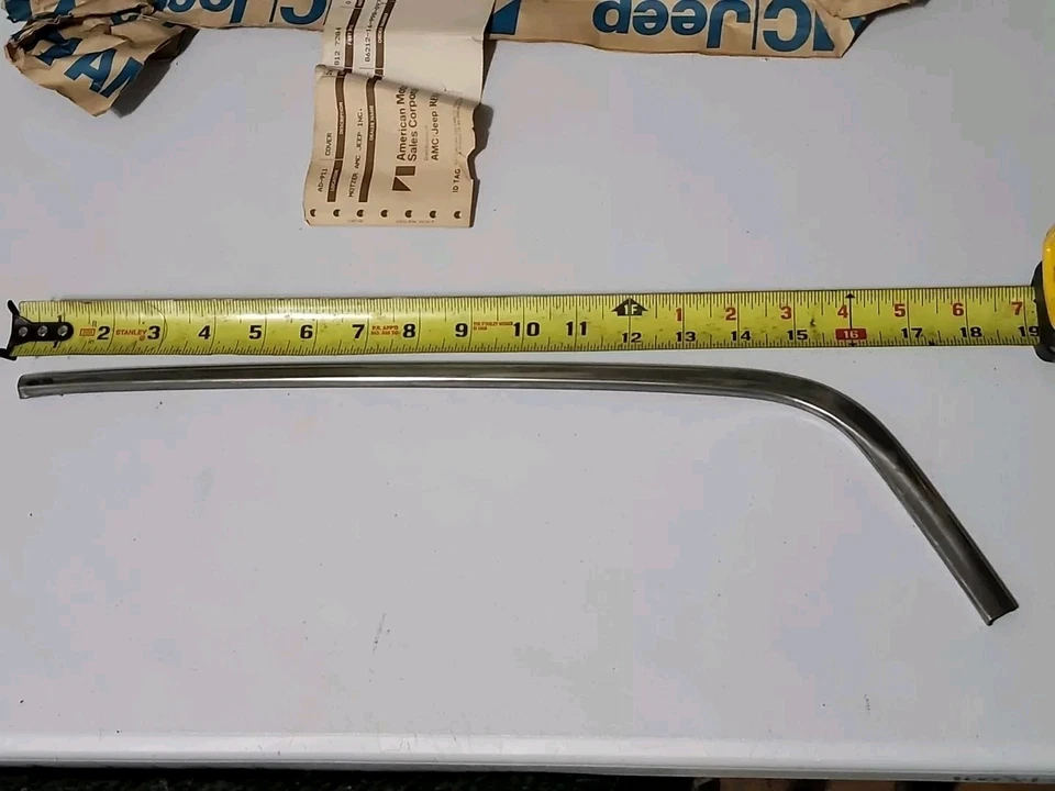 Nuevo de Lote Antiguo 1971-1978 AMC HORNET PUERTA TRASERA DERECHA PASAJERO VENTANA MOLDURA SUPERIOR 8127284 Foto 3 de 4