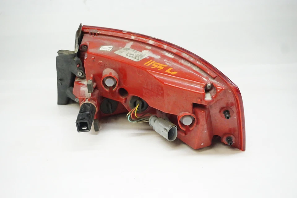 Luz de freno montada en cuarto izquierdo AUDI RS5 2013-2015 8T0945095J agrietada Foto 3 de 4