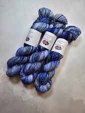 Hand dyed SW Merino / Nylon yarn, DK weight, 100g, WAVE AFTER WAVE