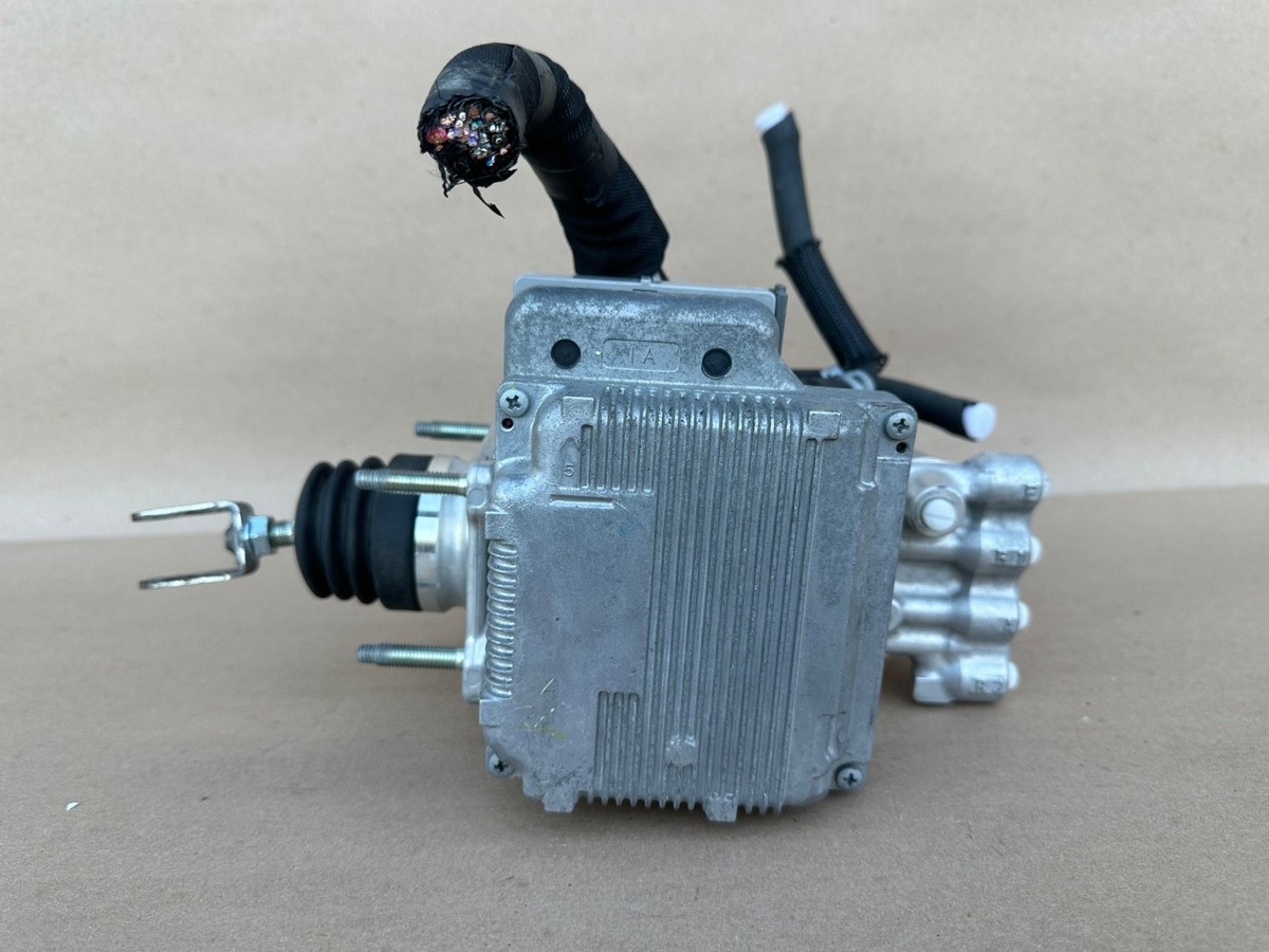トヨタ TOYOTA プリウス ABS ブレーキポンプ　2009-2012 2010-2012 Toyota Prius Brake Master Cylinder ABS Module 47210