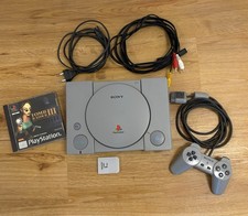 Sony PlayStation 1 inkl. Controller & Tomb Ra...