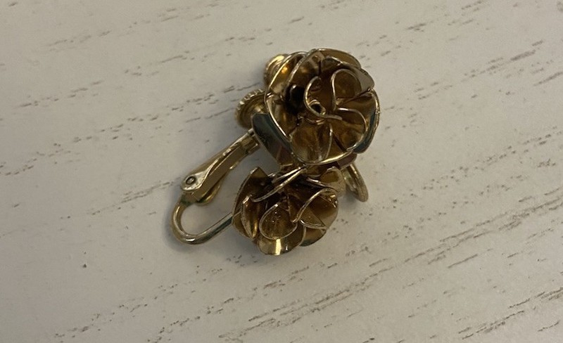 Vendome Vintage Rose Screw Back Earrings Gold Tone Signed