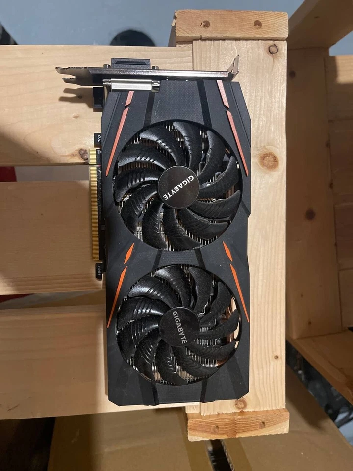 GIGABYTE Radeon RX 570 4GB Gaming 4G GDDR6 Graphics Card (GV-RX570GAMING-4GD Rev - Image 2 of 3