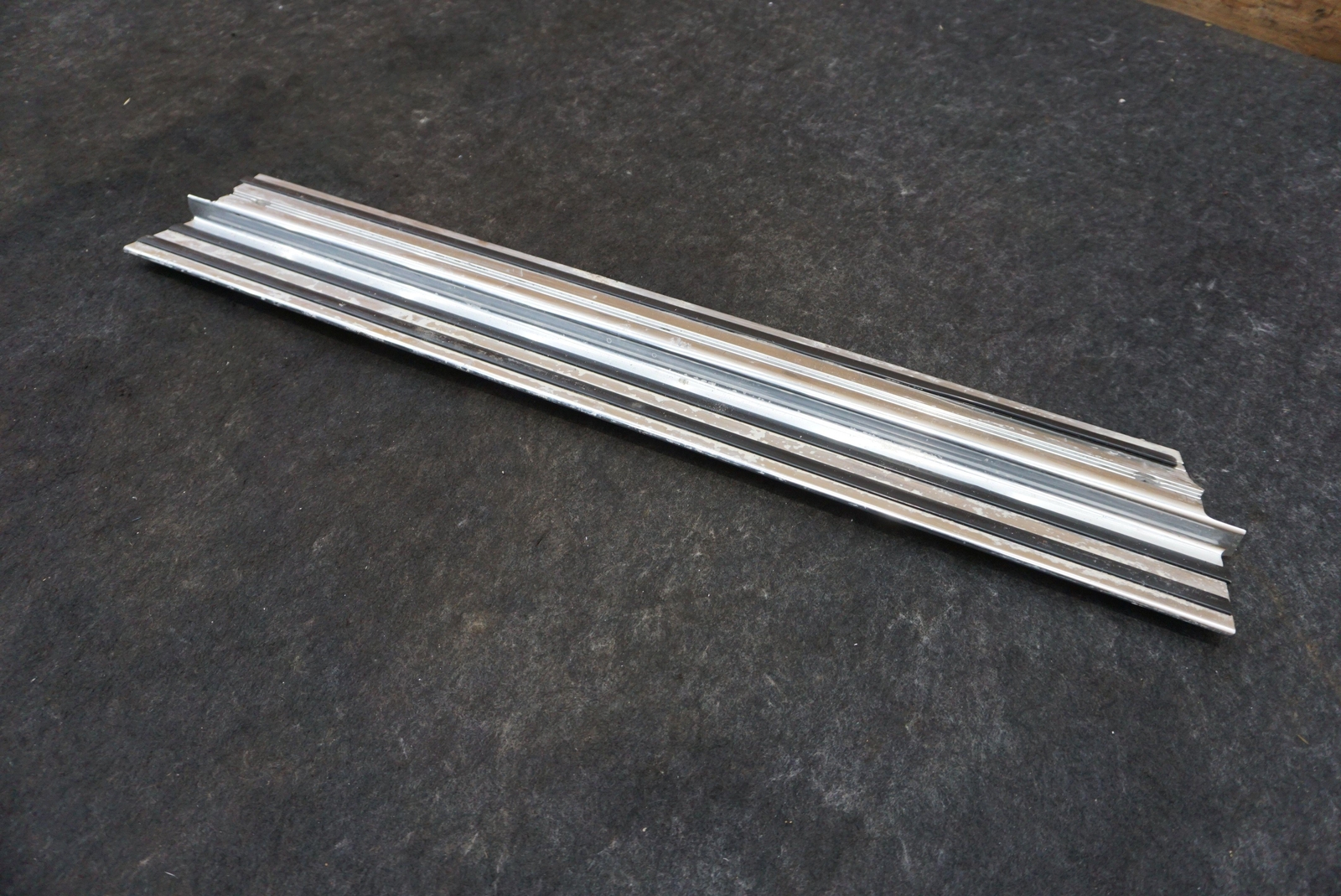 Rear Left Door Sill Scuff Plate Trim Cover Panel 51477057021 Rolls Royce Phantom
