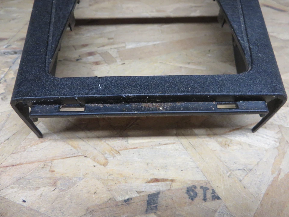 MERCURY CAPRI 94 1994 CONSOLA CENTRAL CARCASA CONSOLA SECCIÓN DELANTERA negro Foto 3 de 4