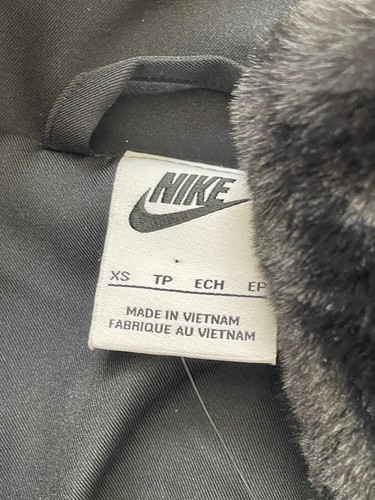 Nike Swoosh Kunstfelljacke "schwarz weiß" (Größe US WMNS XS) - Bild 7 von 12