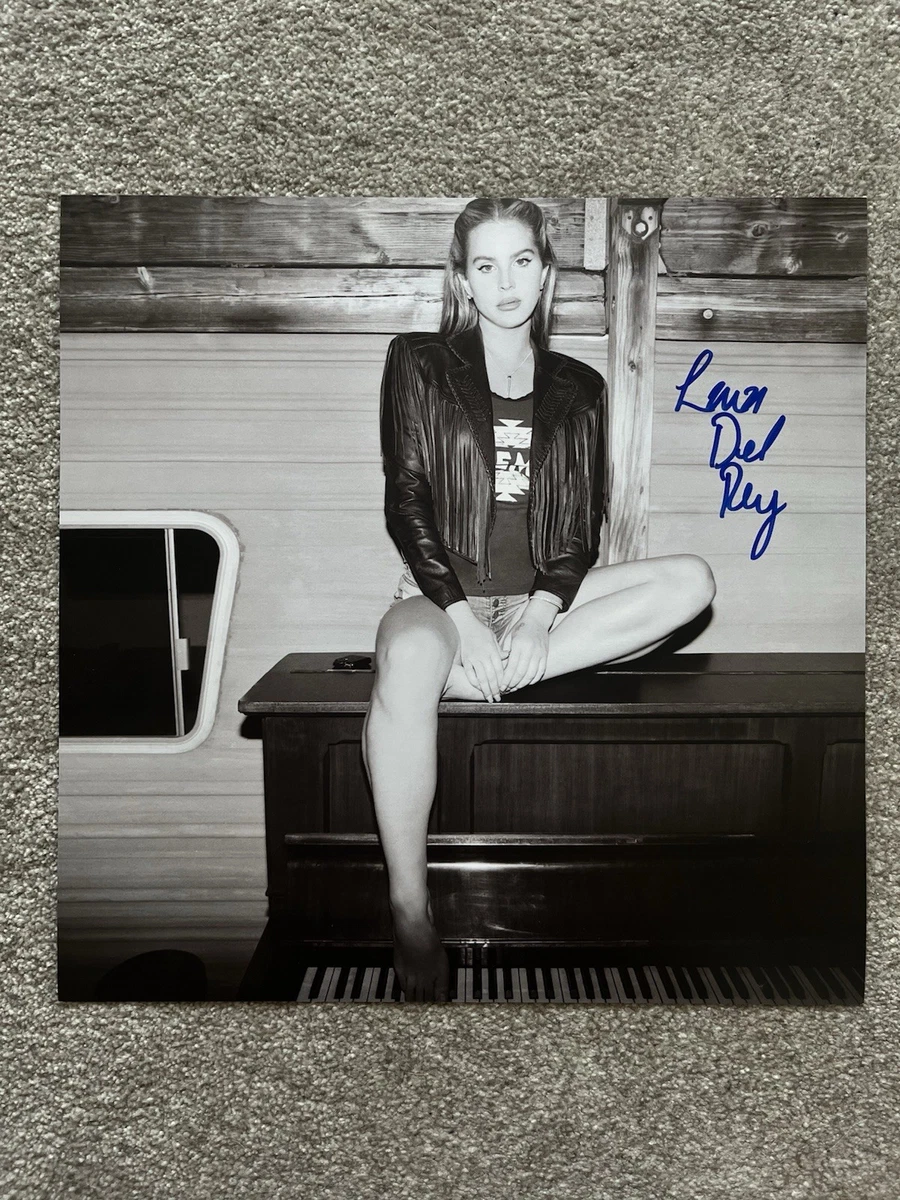 Preços baixos em Lana Del Rey Memorabilia ASSINADA | eBay