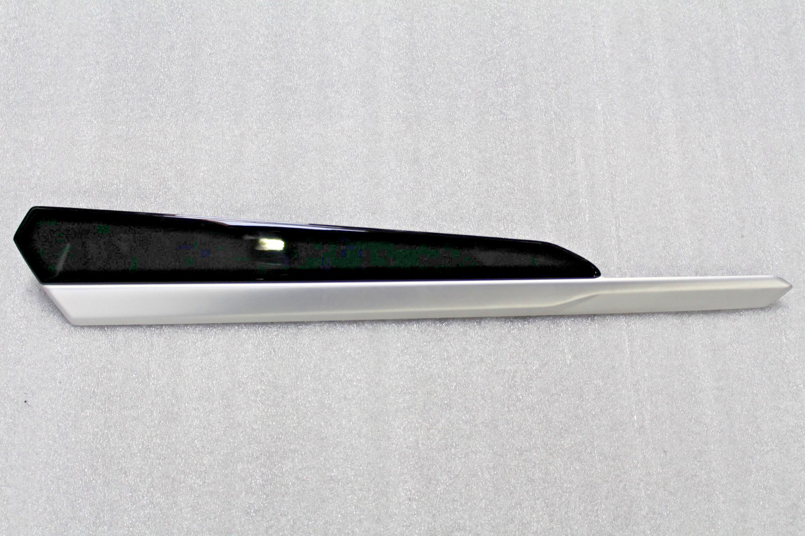 Lamborghini Urus, RH, Right, Door Panel Trim, Scratches, Used, P/N 4ML867224AG