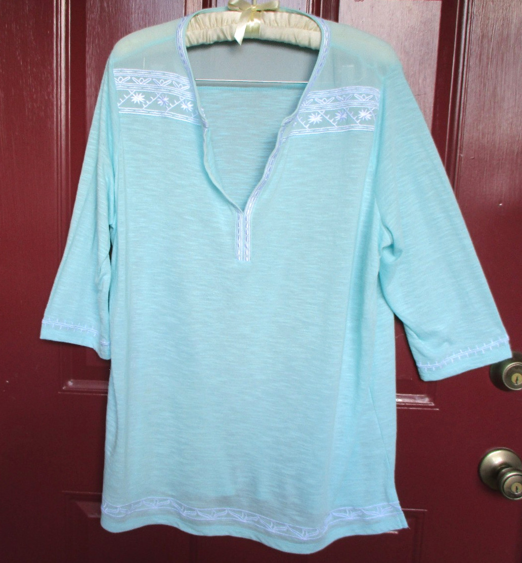 Urban Coco Top Light Green LARGE Embroidered Trim 3/4 Sleeve V Neck Poly Wash