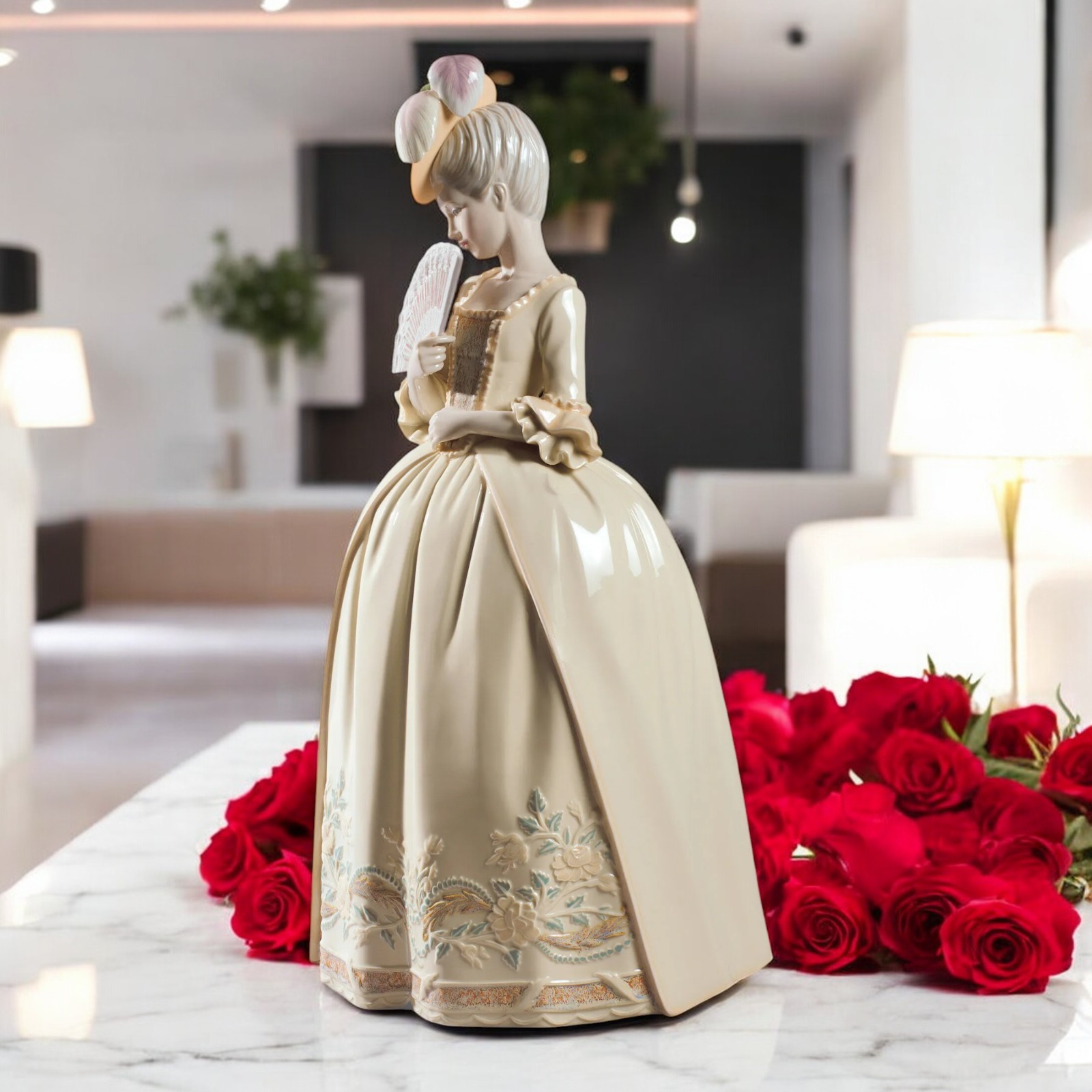 Lladro Retired Beige Porcelain Kisses Woman Figurine 01009200 #9200