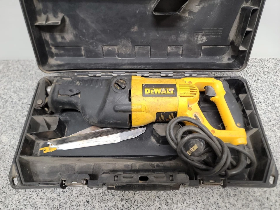 "Sierra recíproca de carrera DeWalt DW311 velocidad variable con cable de 1-1/8""" Foto 2 de 4