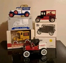 ERTL Die-cast Toy Truck Bank Lot of 4 (Spec-Cast, New Holland, Indian) 1/25