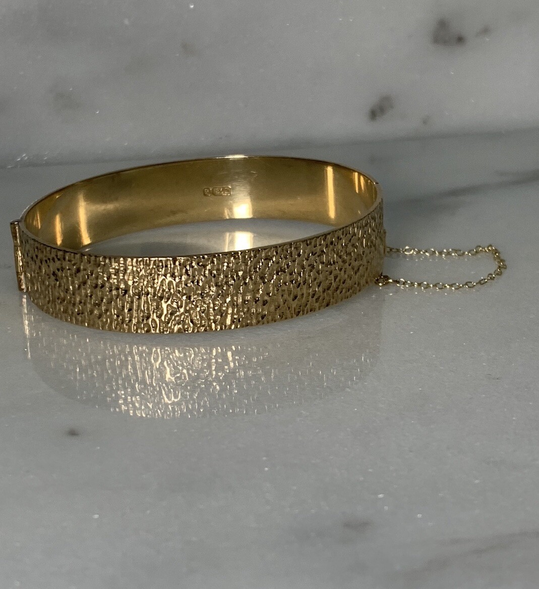 9ct Solid Gold Bangle - UK Hallmarked Modernist D… - image 4