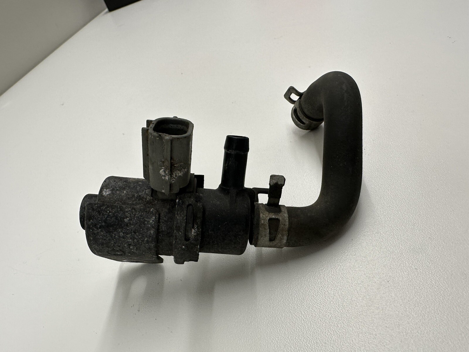 20012005 Lexus IS300 OEM Vacuum EGR Valve Delay Evap Purge Valve 90910