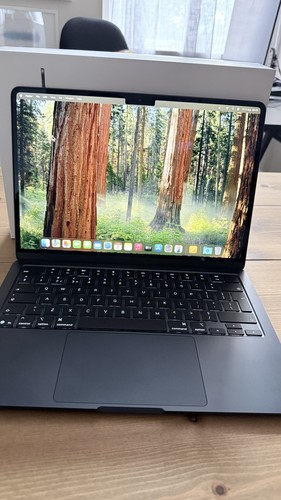 2025 MacBook Air M4 13inch 16GB RAM, 256GB SSD Midnight Black boxed Apple - Picture 5 of 9