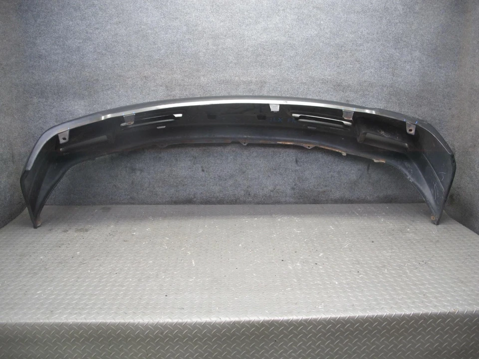 Cubierta del parachoques delantero gris Lexus J100 LX470 1998-2002 Foto 2 de 4