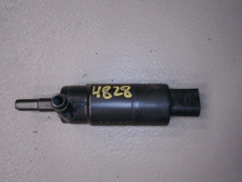 Scheibenwaschpumpe Scheinwerferreinigung SWR 3B7955681 VW Golf 2.0 TDI Bj 2004