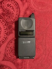 Vintage Motorola Digital Personal Flip Cell Phone Great For A Collector No Batt
