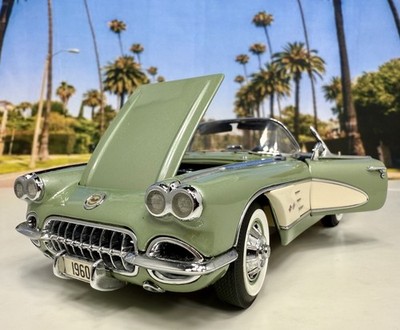 Danbury Mint 1960 Corvette Roadster Cascade Green & White Complete