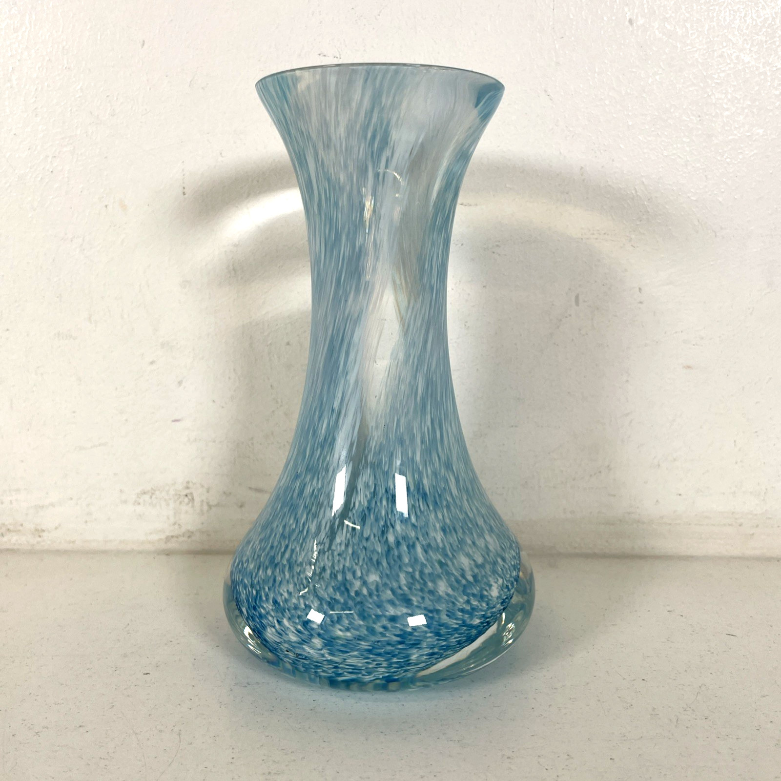 Vintage Blue Swirl Art Glass Vase – 16cm Tall Decorative Sculptural Glass No Mar